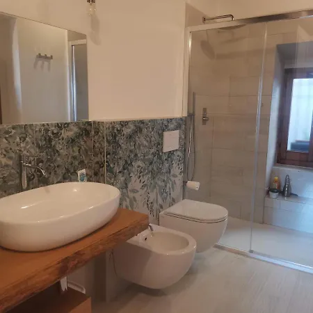 Lady Tosca In Apartament